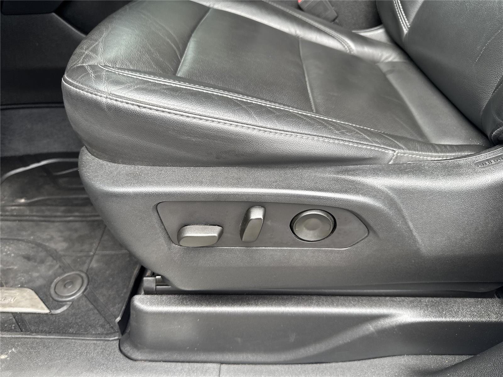 Used 2021 SUMMIT WHITE Chevrolet LT image 12