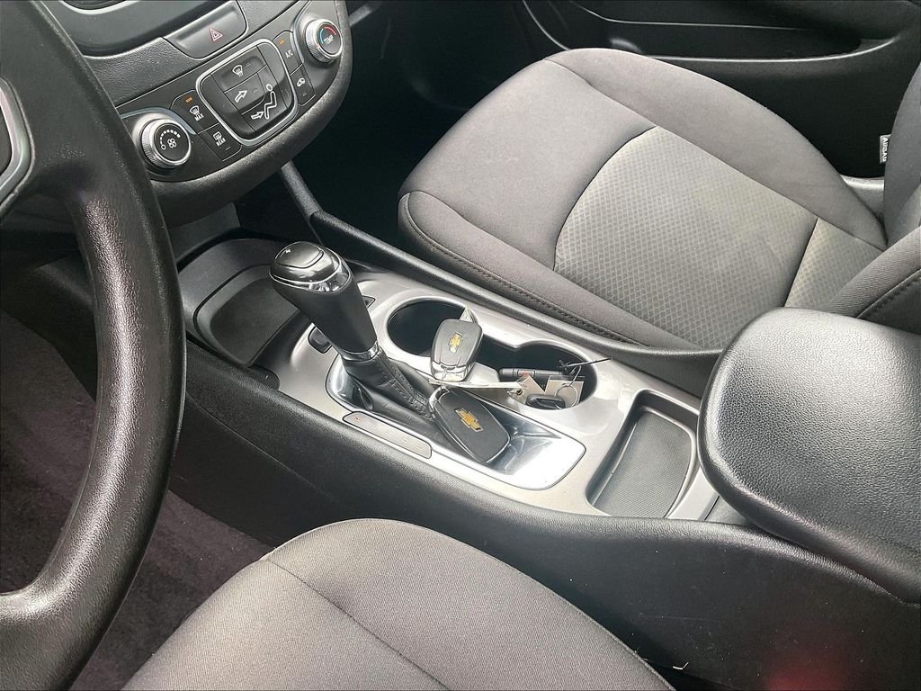 Used 2017 White Chevrolet LS image 20