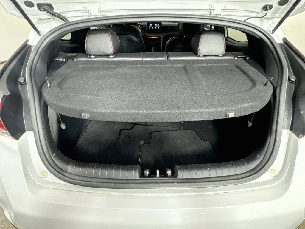 Used 2019 White Hyundai Turbo image 31