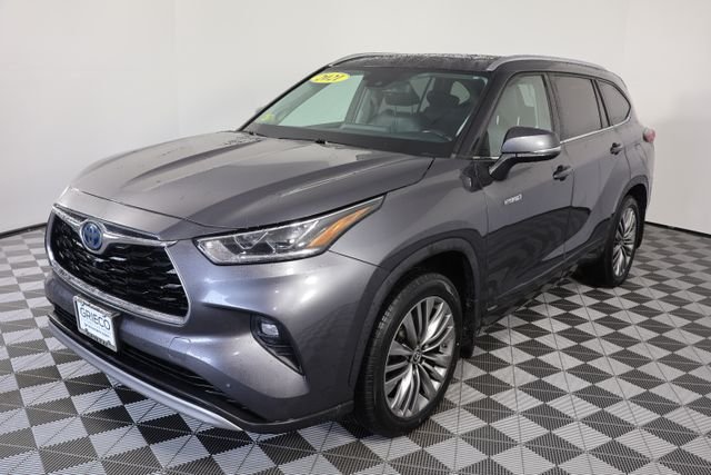 Used 2021 Gray Toyota Platinum image 4