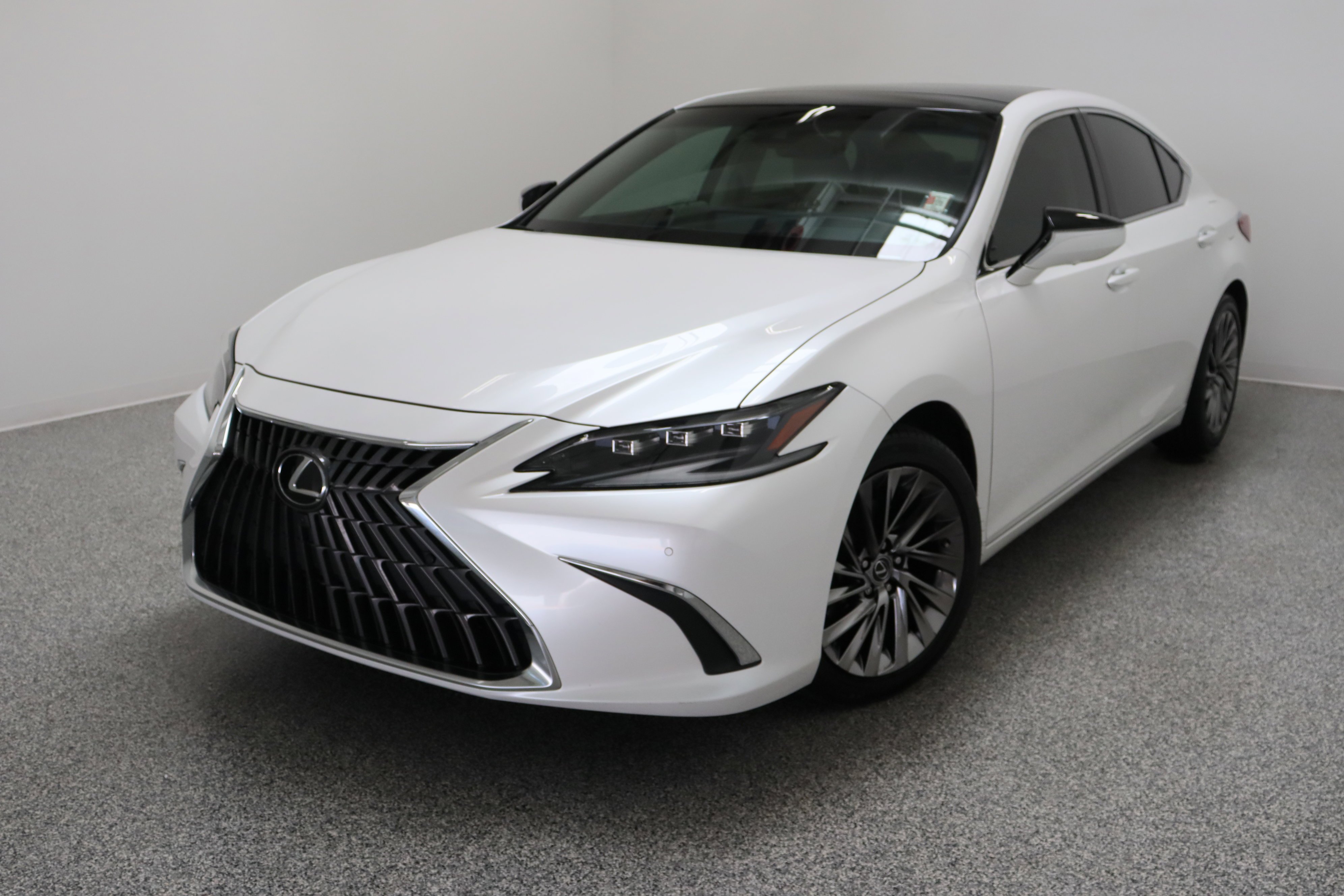 Used 2025 Eminent White Pearl Lexus ES 350 Ultra Luxury 3.5L image 2