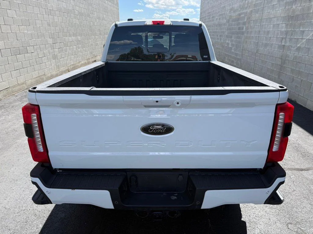 Used 2025 Oxford White Ford LARIAT 4WD CREW CAB 6.75 BOX image 9