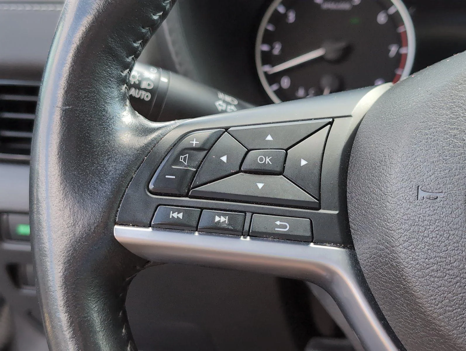 Used 2024 Gun Metallic Nissan SV image 28