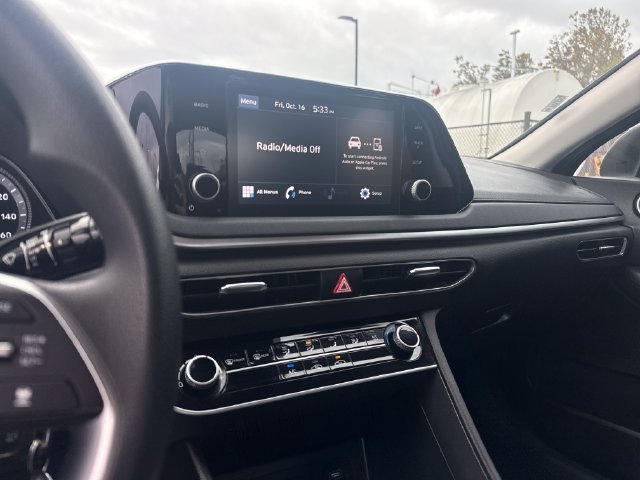 Used 2023 Red Hyundai SE image 18