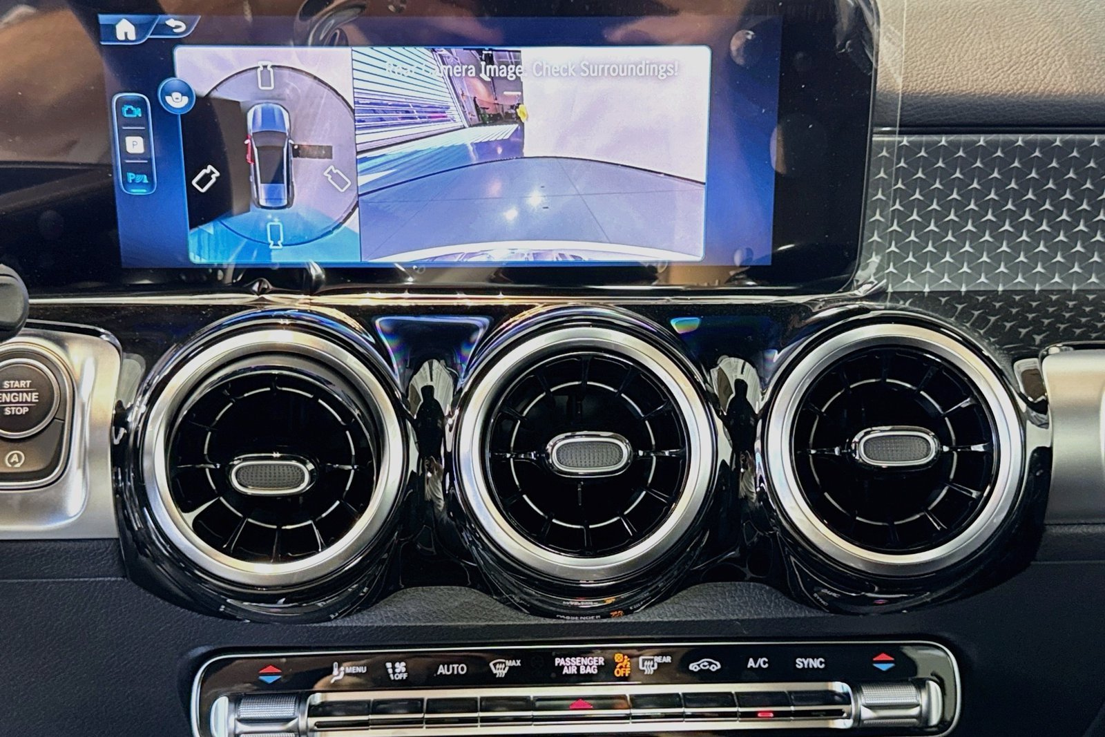 New 2026 Polar White Mercedes-Benz GLB 250 image 13