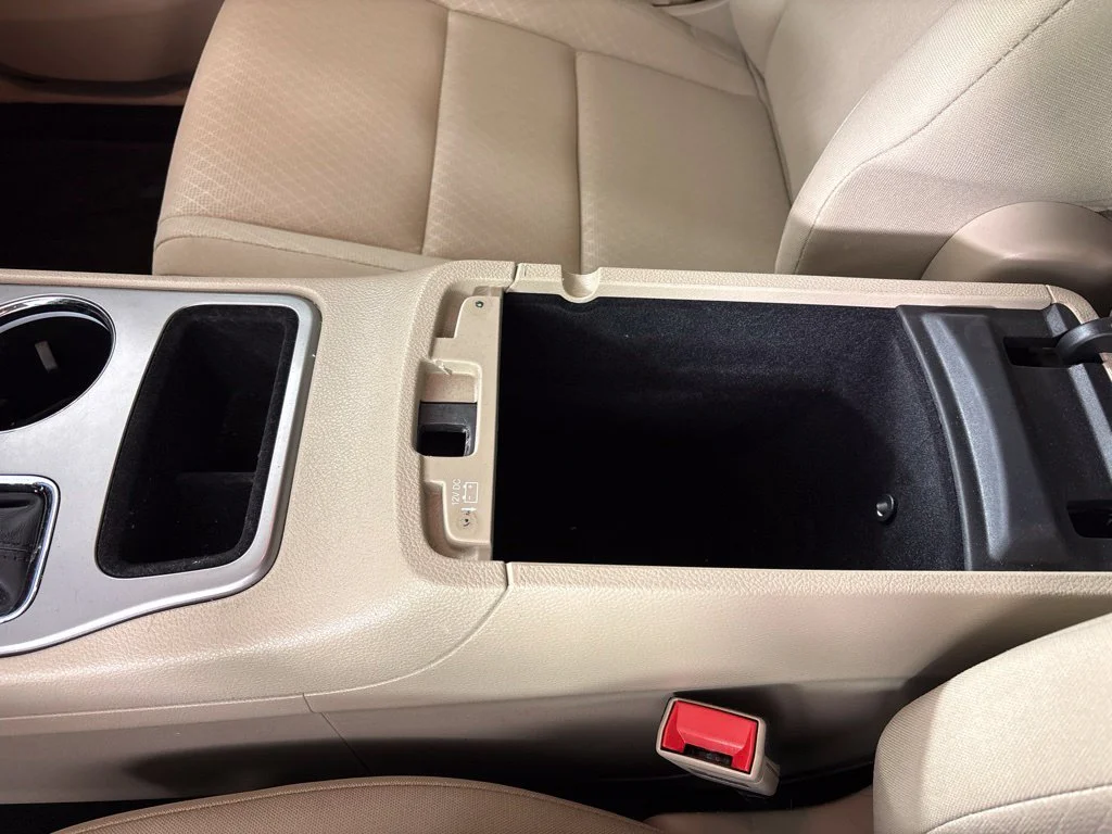 Used 2022 Black Jeep Laredo E image 38