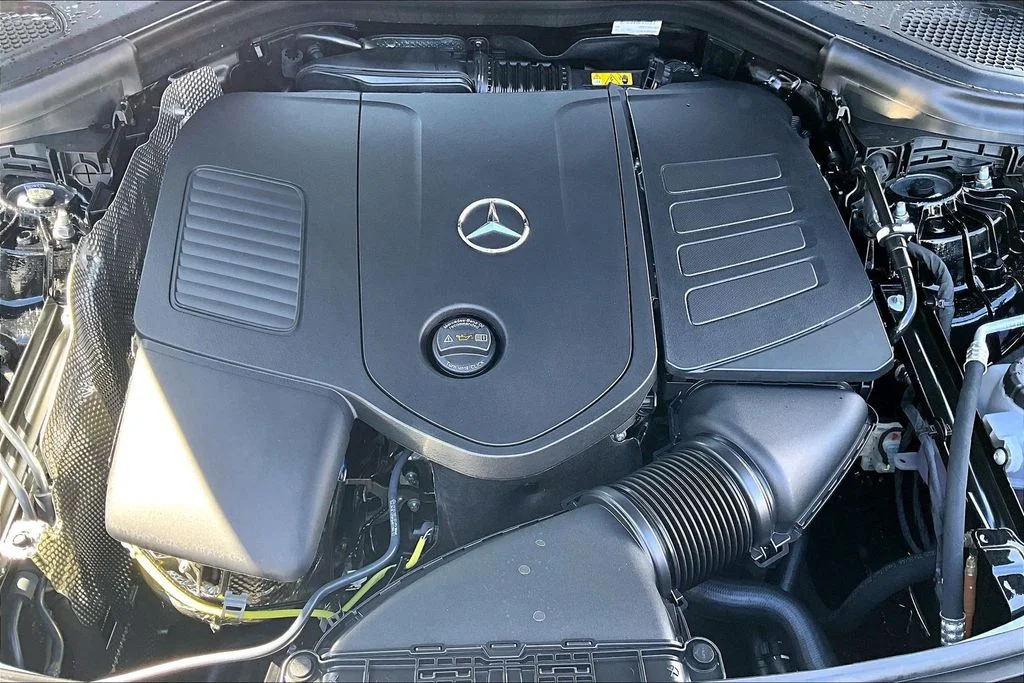 New 2026 Black Mercedes-Benz GLC 300 image 11