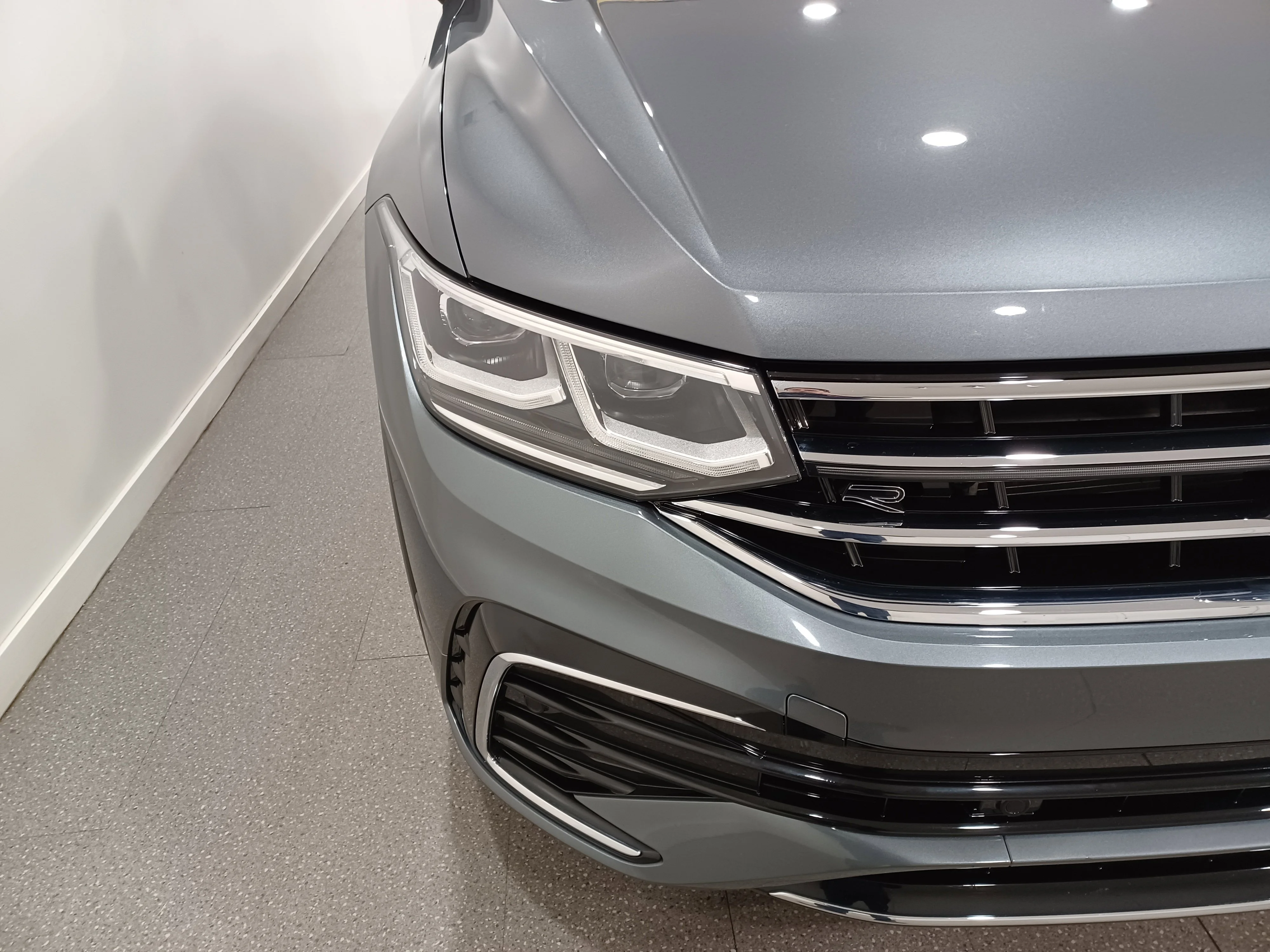 Certified Used 2022 Platinum Gray Metallic Volkswagen Highline R-Line 4Motion*Remote Start | Nav | 360 Cam | Htd & Cooled Leather | Pano Roof | Htd Wheel image 4
