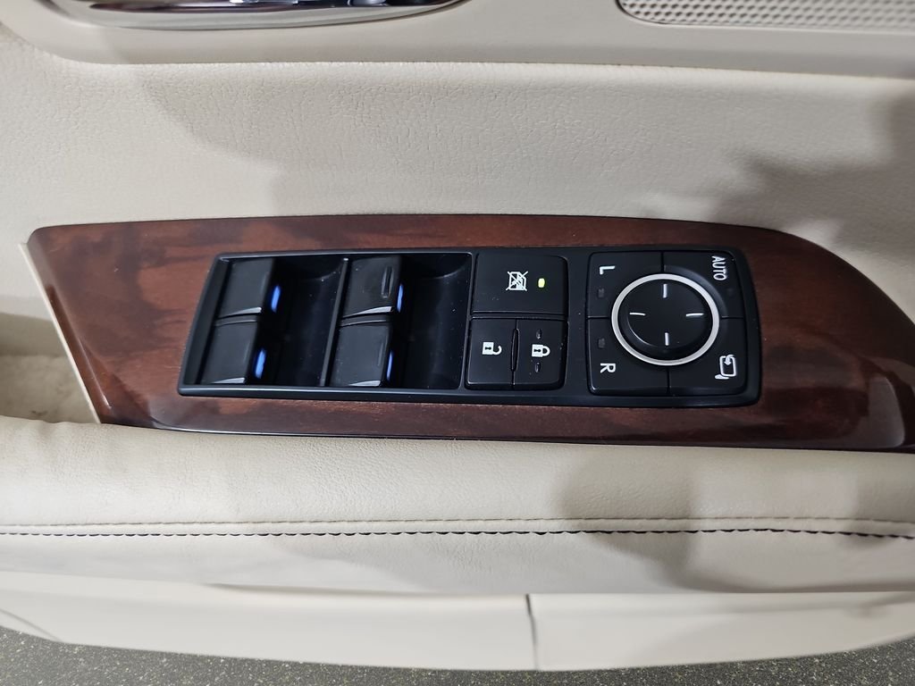 Used 2013 White Lexus 350 image 31