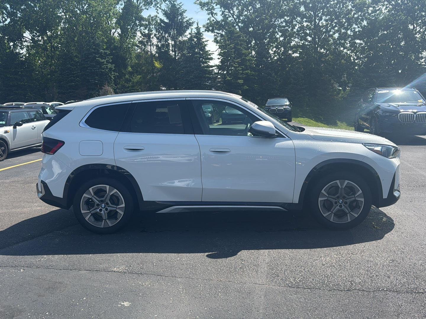 Used 2023 Alpine White BMW xDrive28i image 2