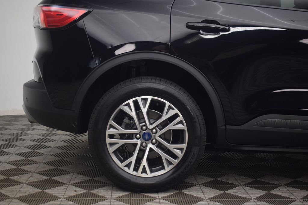 Used 2022 Black Metallic Ford SEL image 32