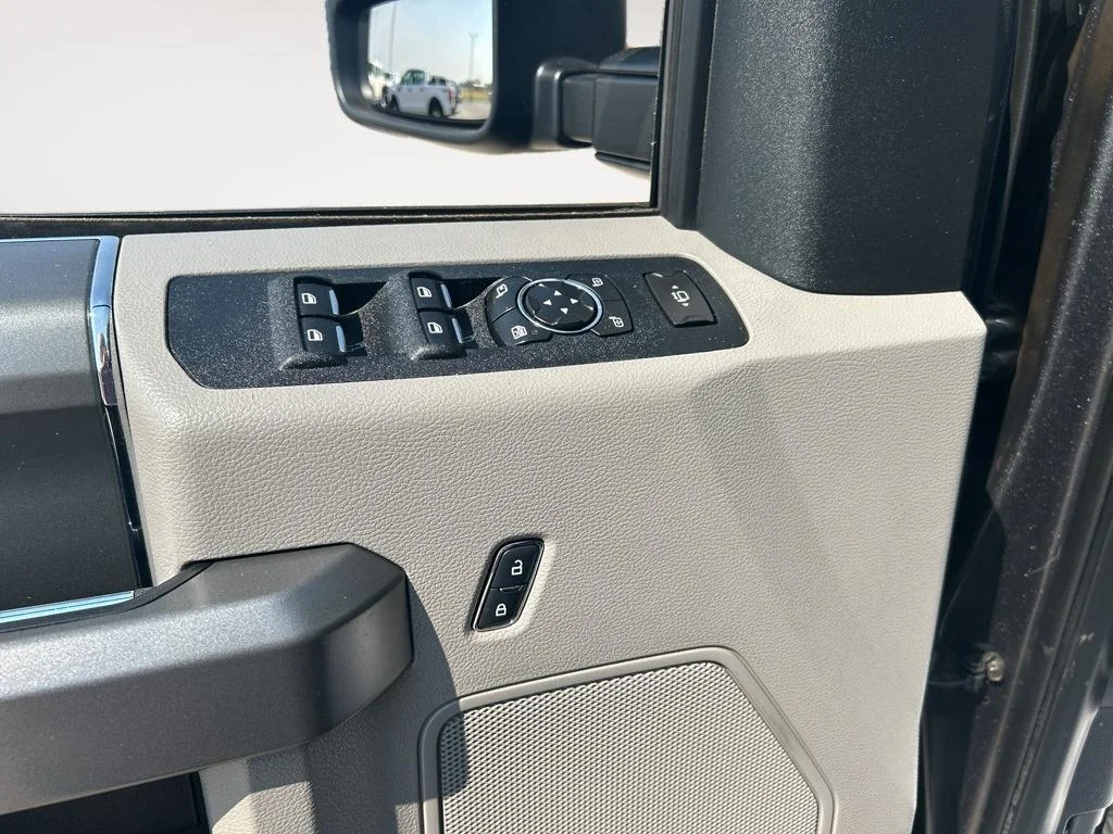 Used 2017 Magnetic Metallic Ford XLT image 7