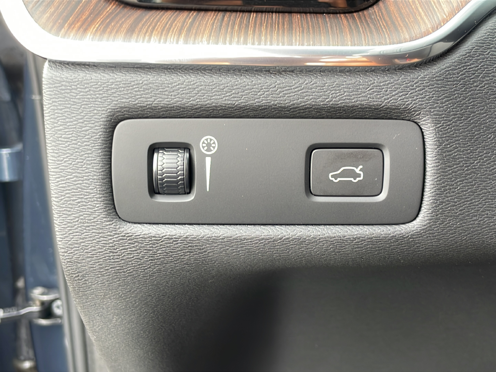 Used 2021 Blue Volvo T5 Inscription image 27