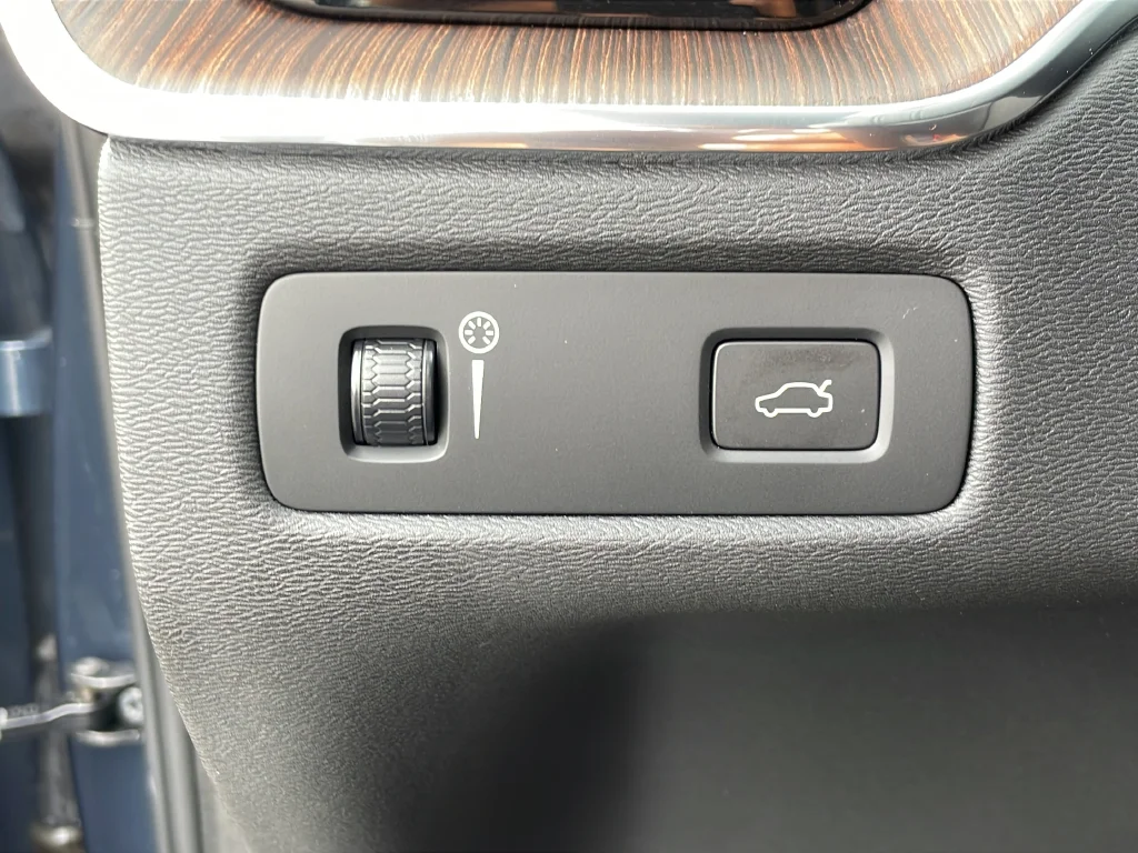 Used 2021 Blue Volvo T5 Inscription image 27