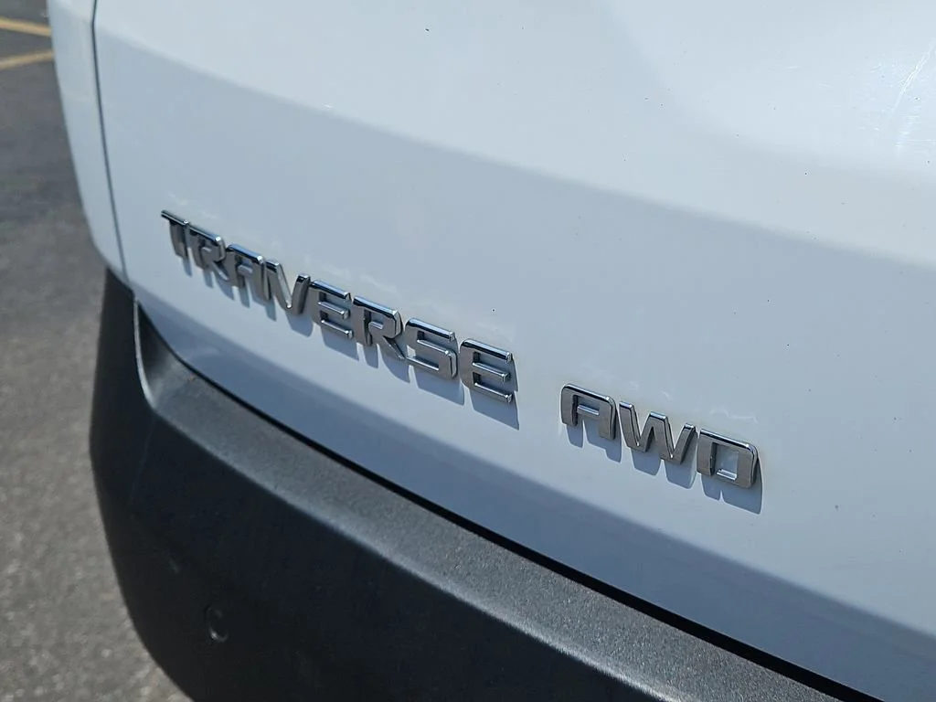 Used 2023 Summit White Chevrolet LT Cloth image 7