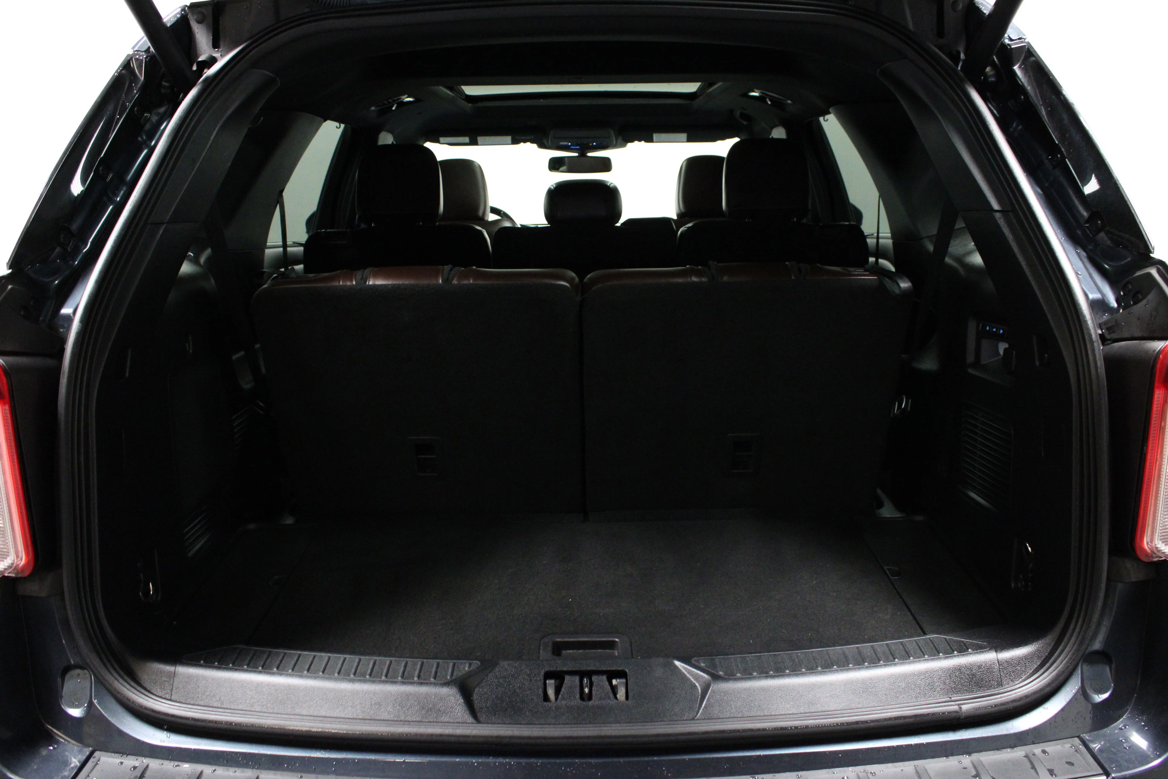 Used 2022 Blue Metallic Ford Platinum image 15