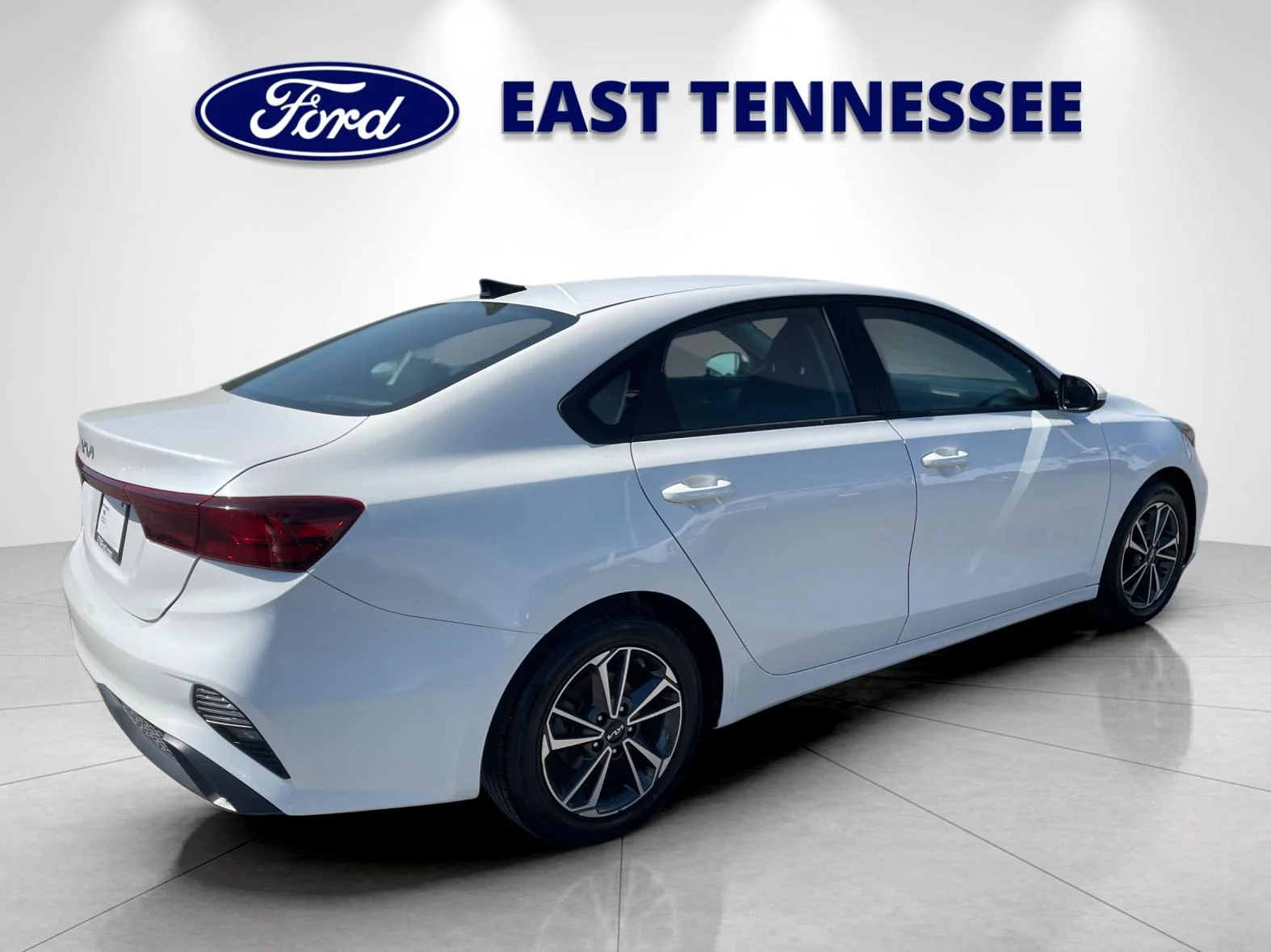 Used 2023 White Kia LXS image 3