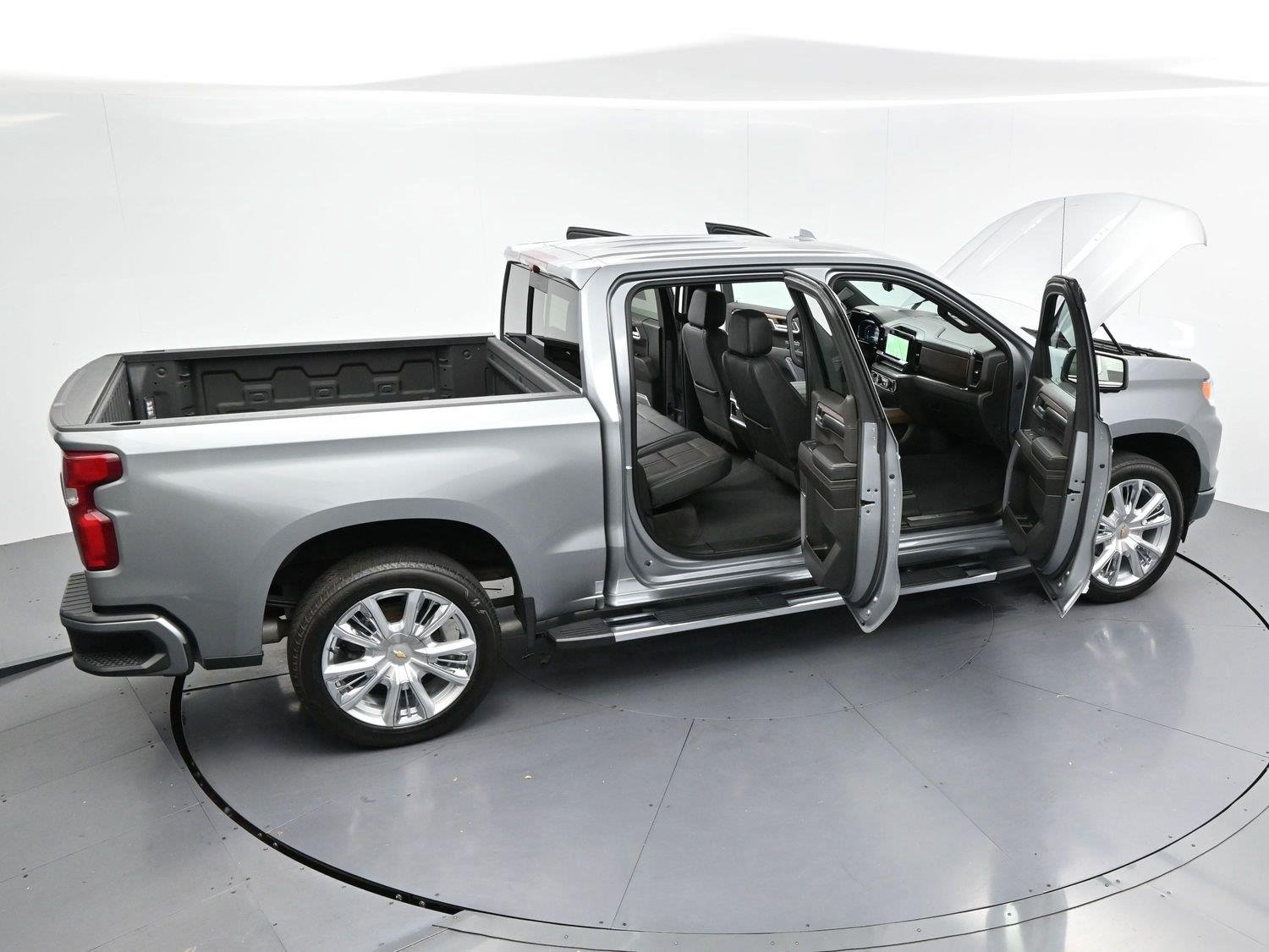 Used 2023 STERLING GRAY METALLIC Chevrolet High Country image 41