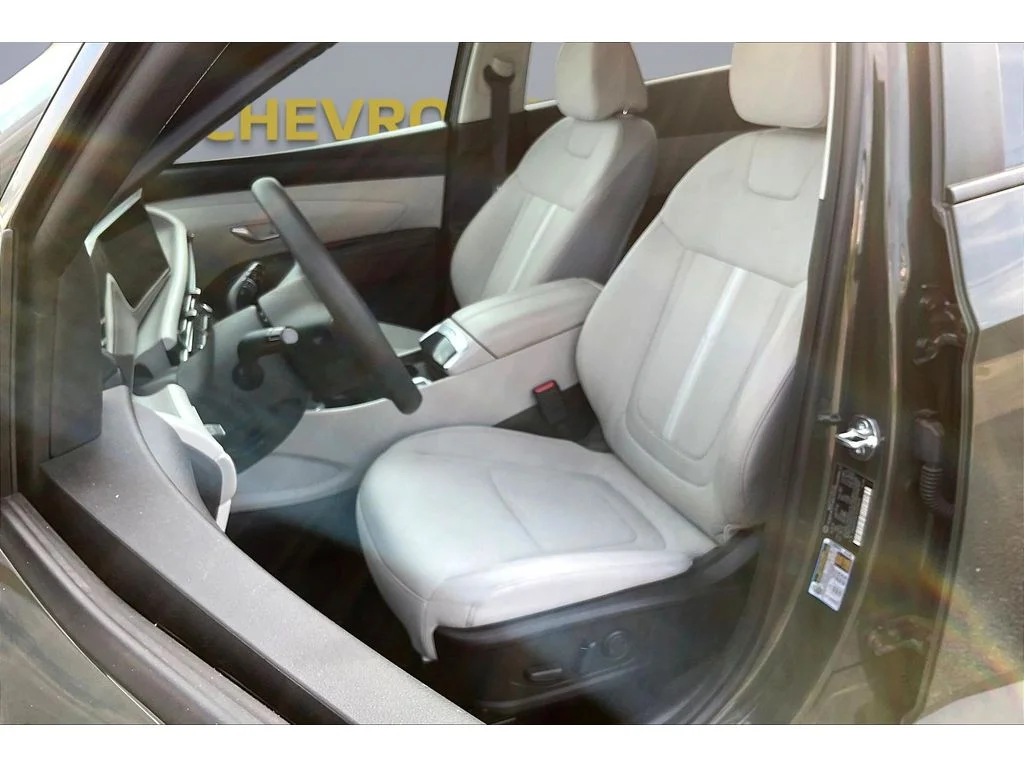 Used 2025 Gray Hyundai SEL image 17