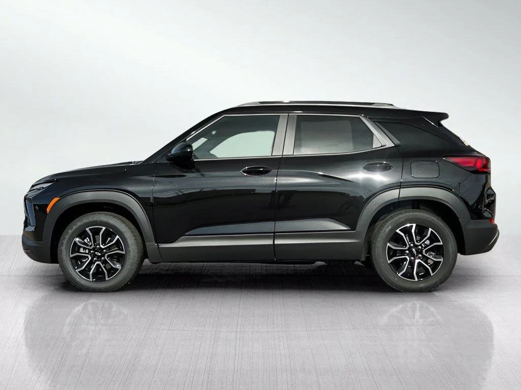 New 2026 Mosaic Black Metallic Chevrolet ACTIV image 3