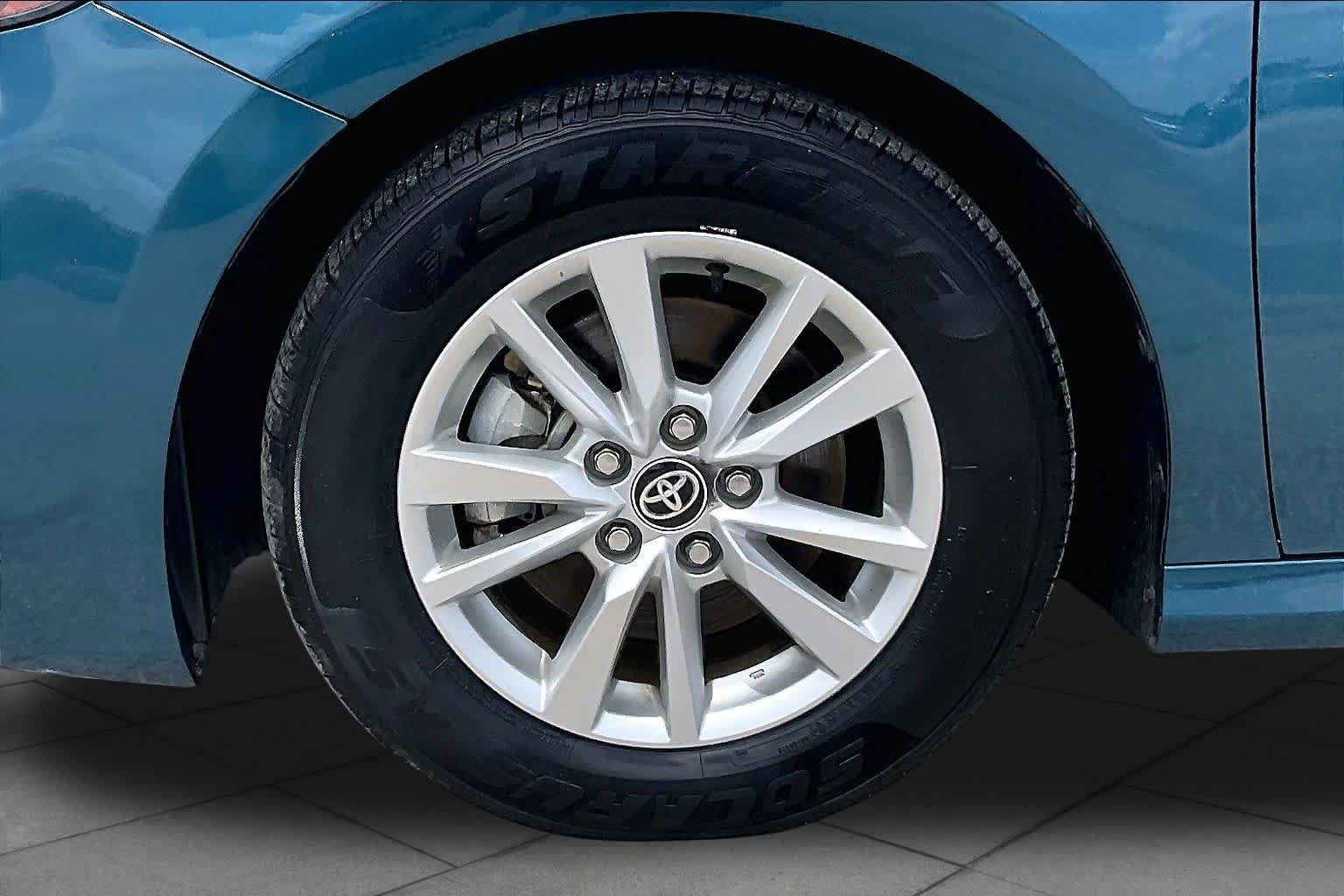 Used 2025 Ocean Gem Toyota LE image 11