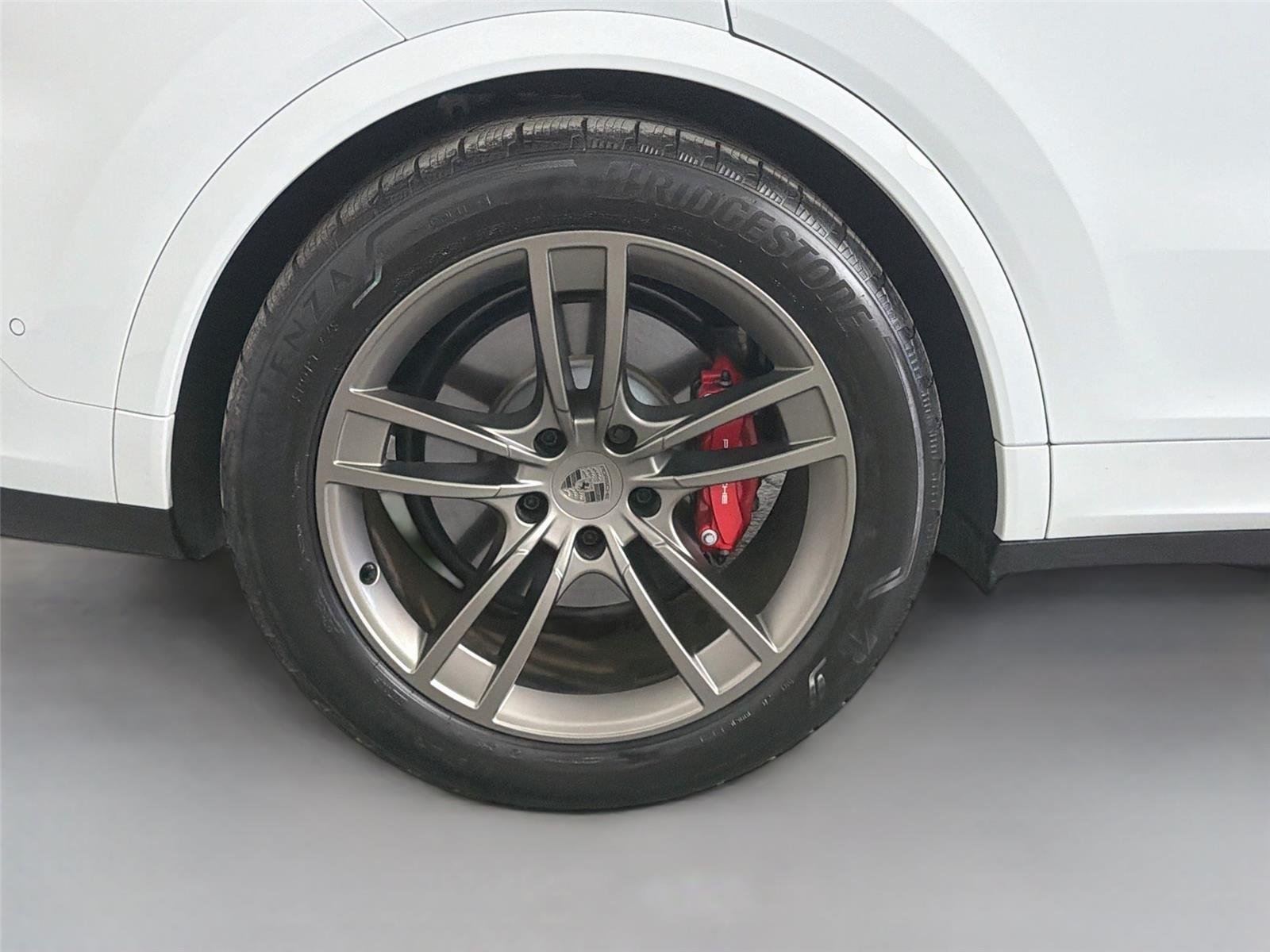 Certified Used 2025 Carrara White Metallic Porsche Turbo E-Hybrid Coupé image 13