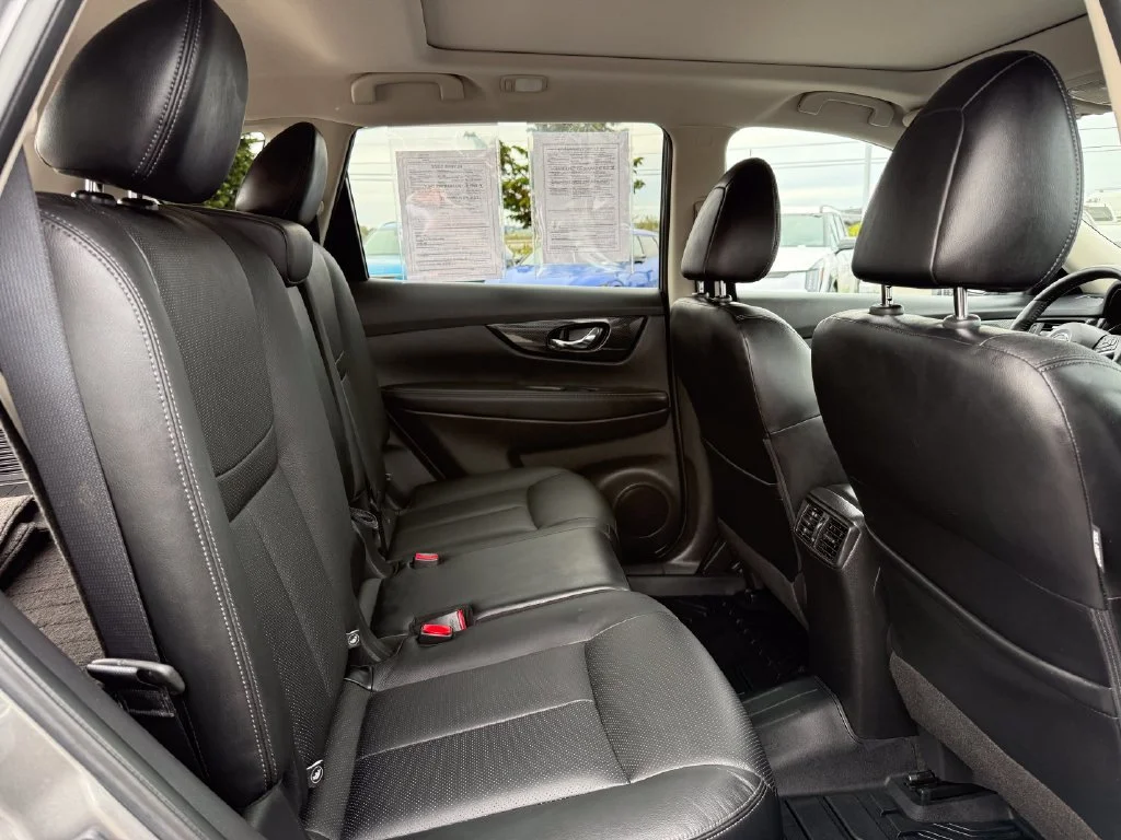 Used 2017 Gun Metallic Nissan SL image 13