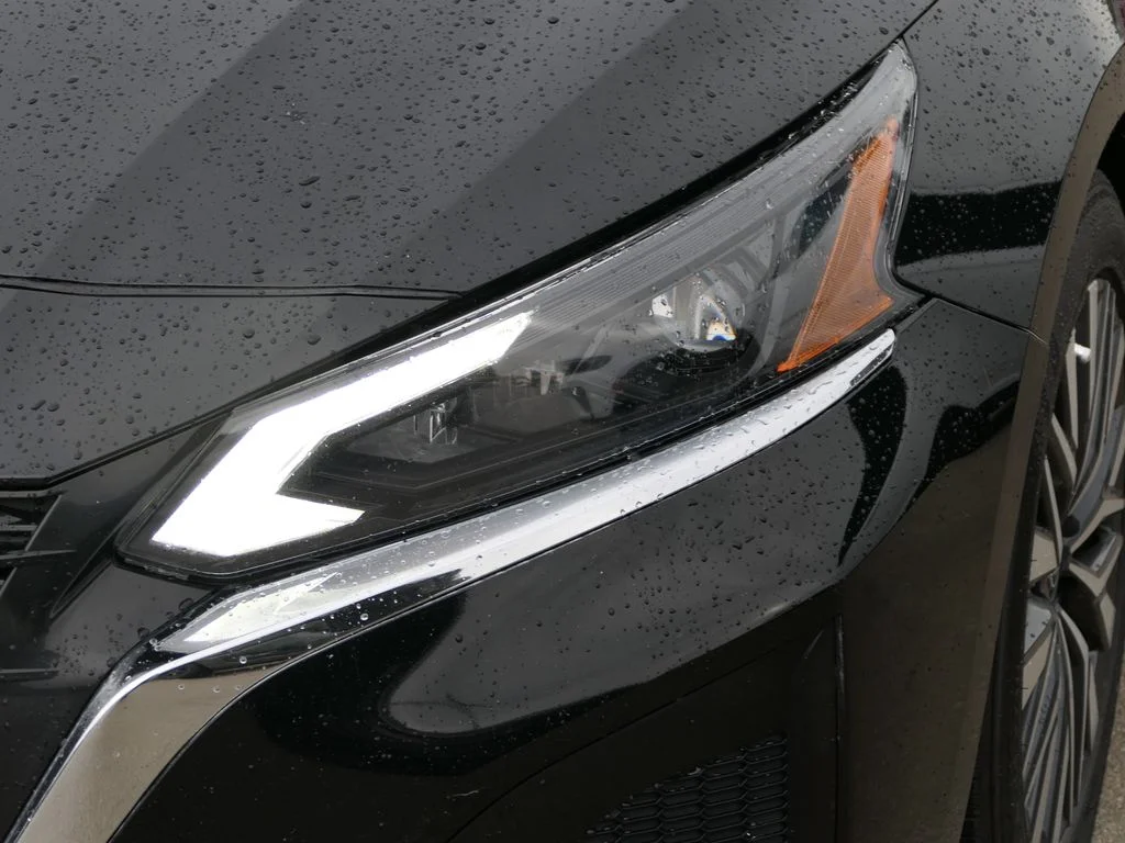 Used 2024 Super Black Nissan 2.5 SV image 4