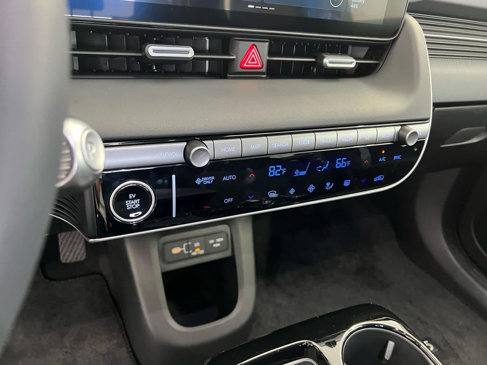 Used 2025 Atlas White Hyundai SE image 17