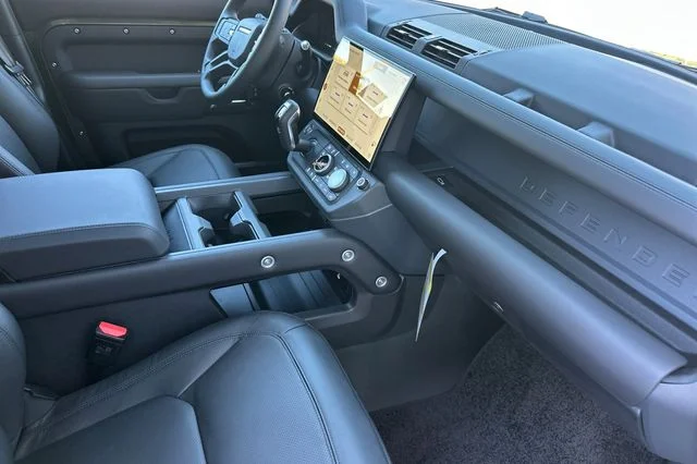 New 2026 Woolstone Green Land Rover X-Dynamic SE image 14