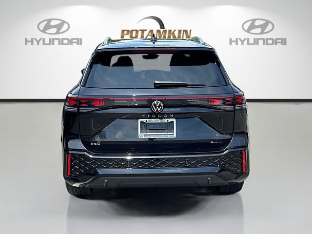 Used 2025  Volkswagen 2.0T SEL R-Line image 6