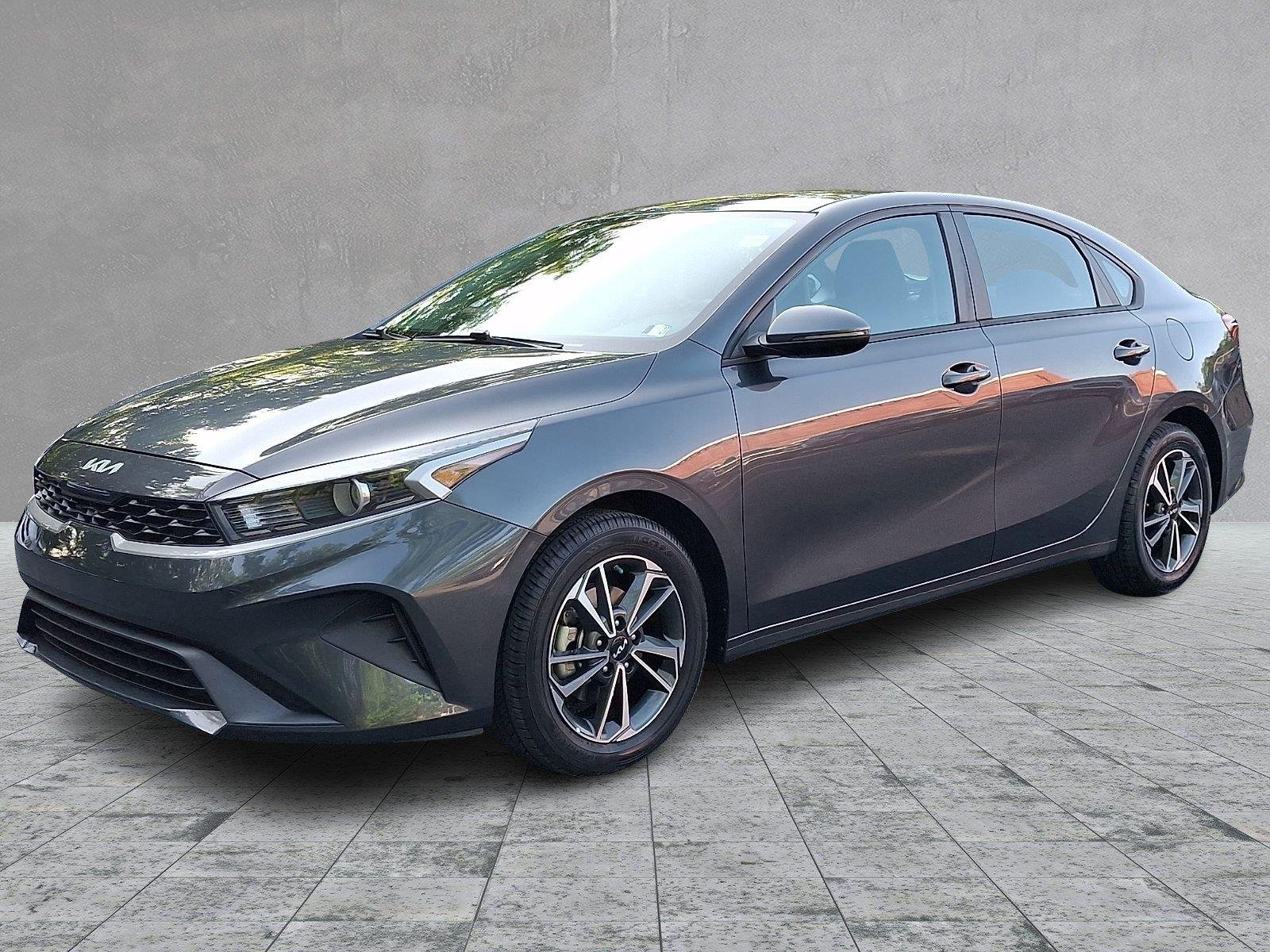 Used 2023 Gravity Gray Kia LXS image 3