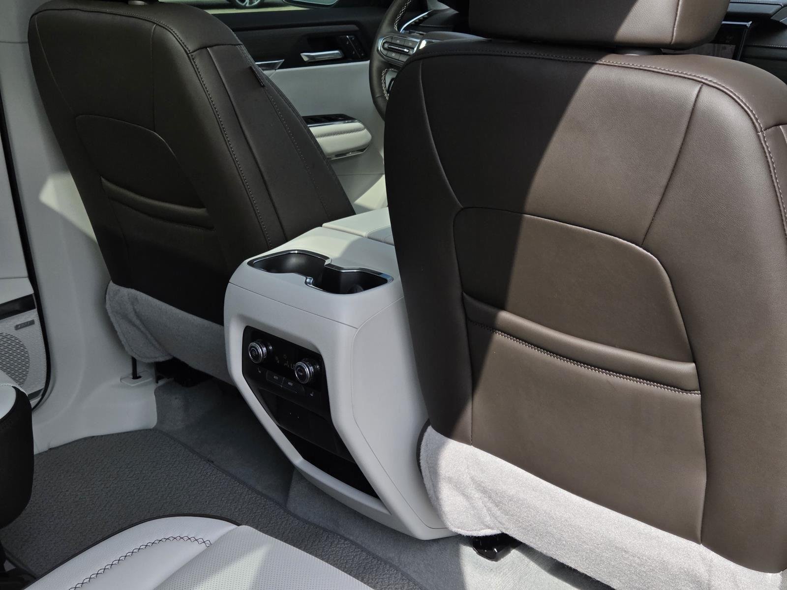 Used 2024 WHITE FROST TRICOAT GMC DNLI image 42