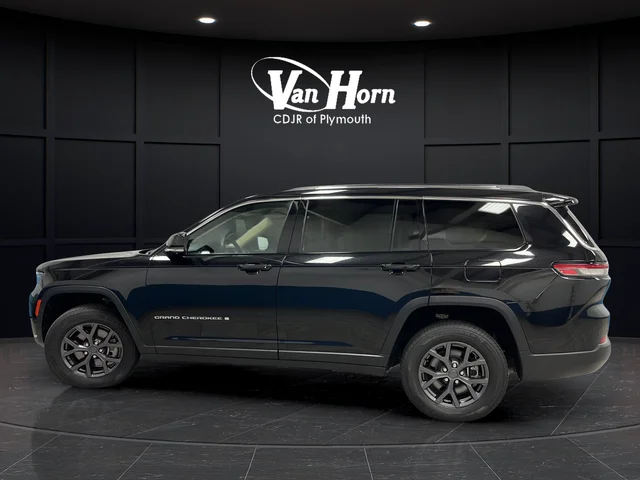Used 2022 Diamond Black Jeep Limited image 5