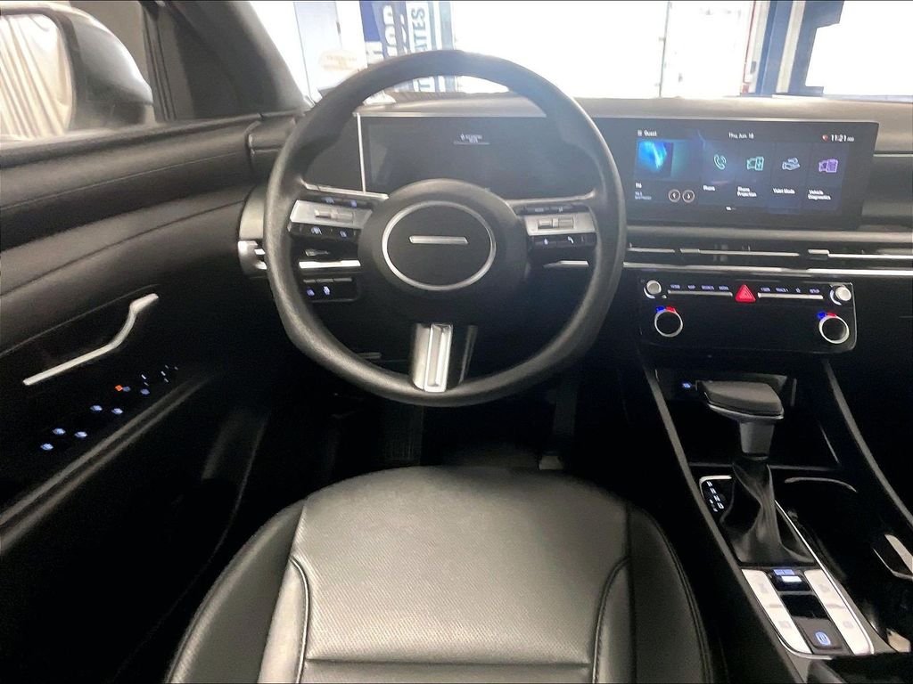Used 2025 White Hyundai SEL image 17