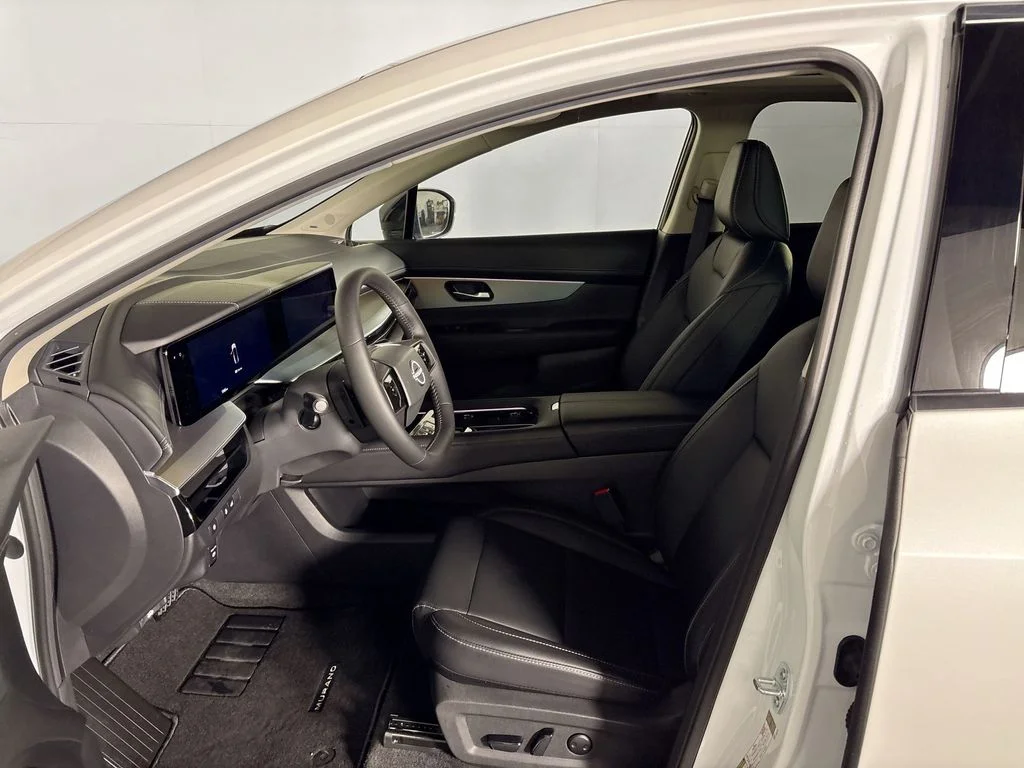 Used 2025 White Nissan SL image 11