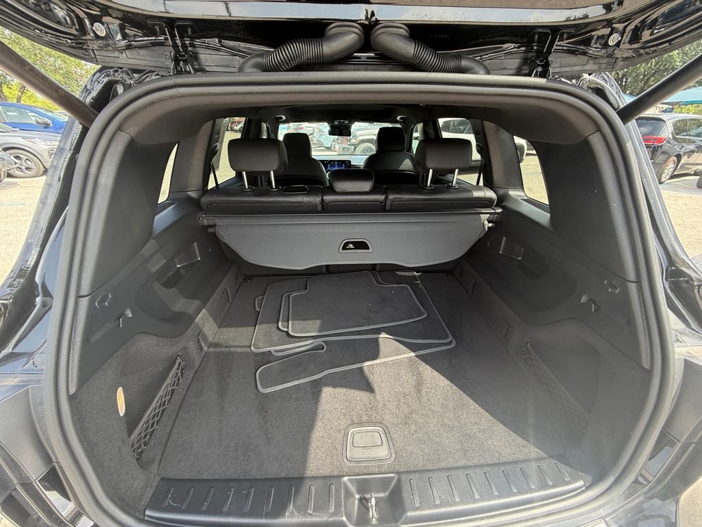 Used 2025 Black Mercedes-Benz GLB 250 image 19