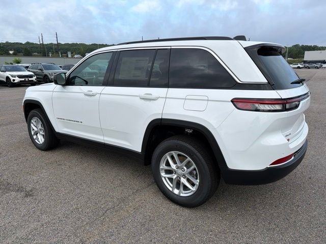 New 2026 Bright White Clear-Coat Exterior Paint Jeep Laredo image 5