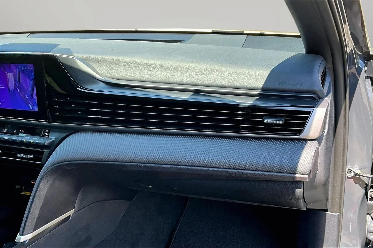 Used 2025  Toyota SE image 19