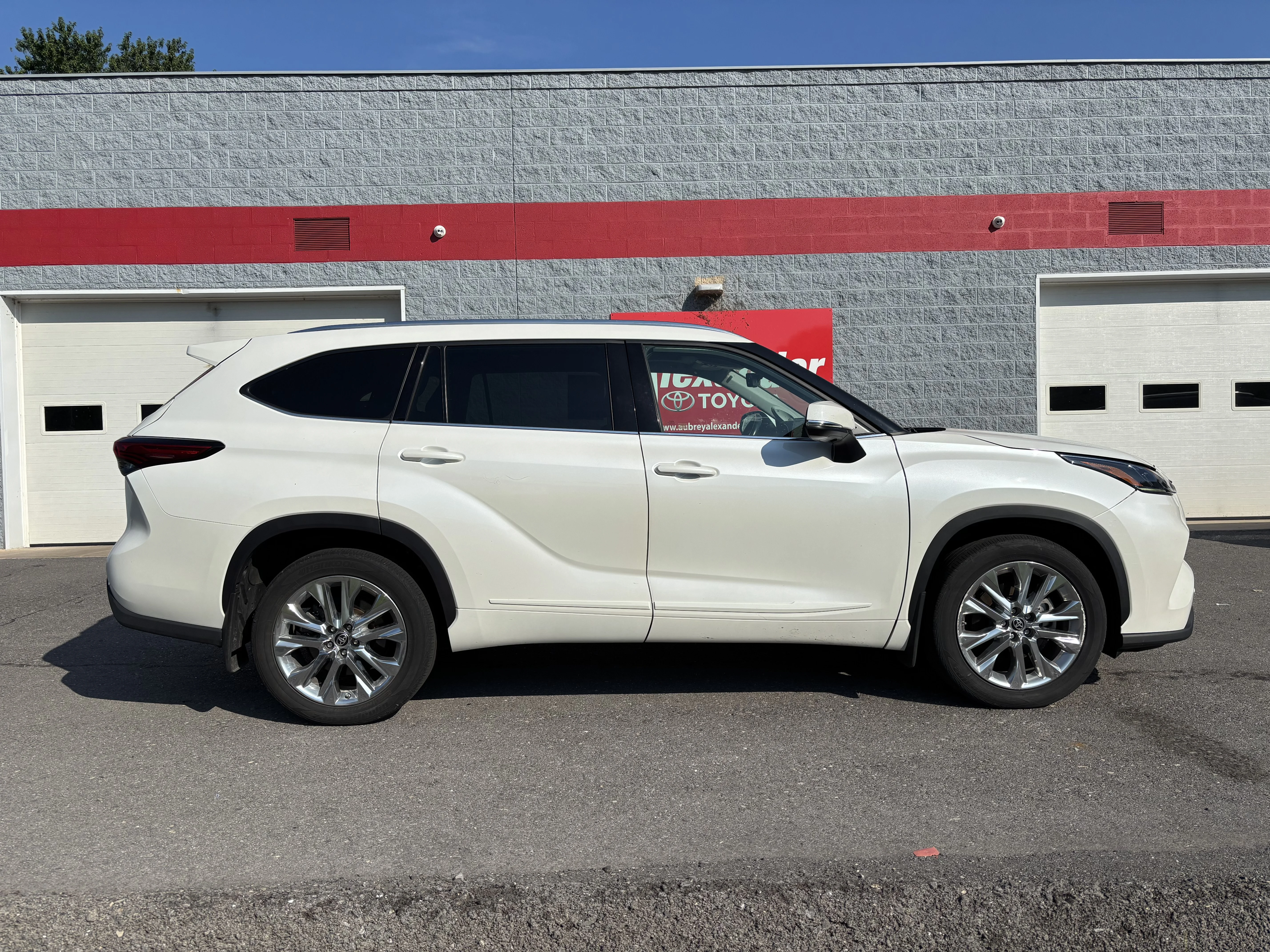Used 2020 Blizzard Pearl Toyota Limited image 2