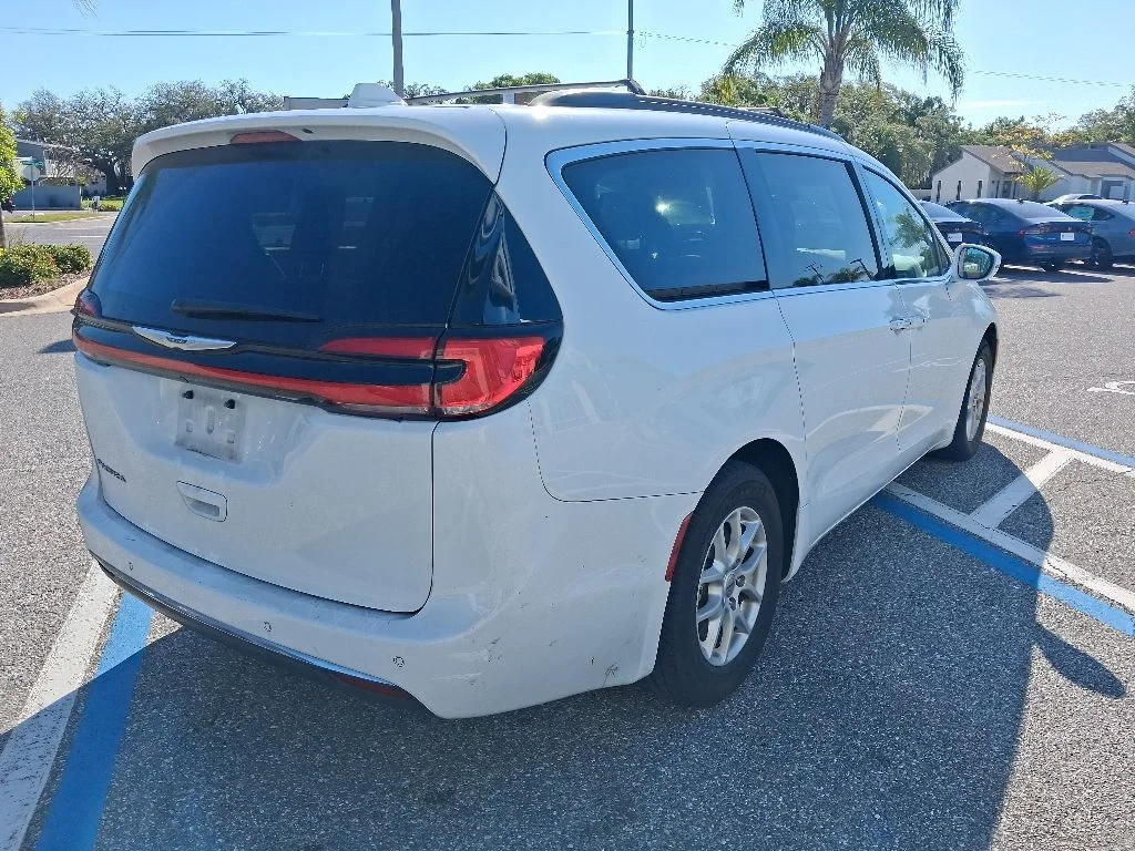 Used 2022 White Chrysler Touring L image 5