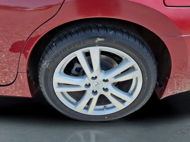 Used 2015 Red Nissan 3.5 SL image 11
