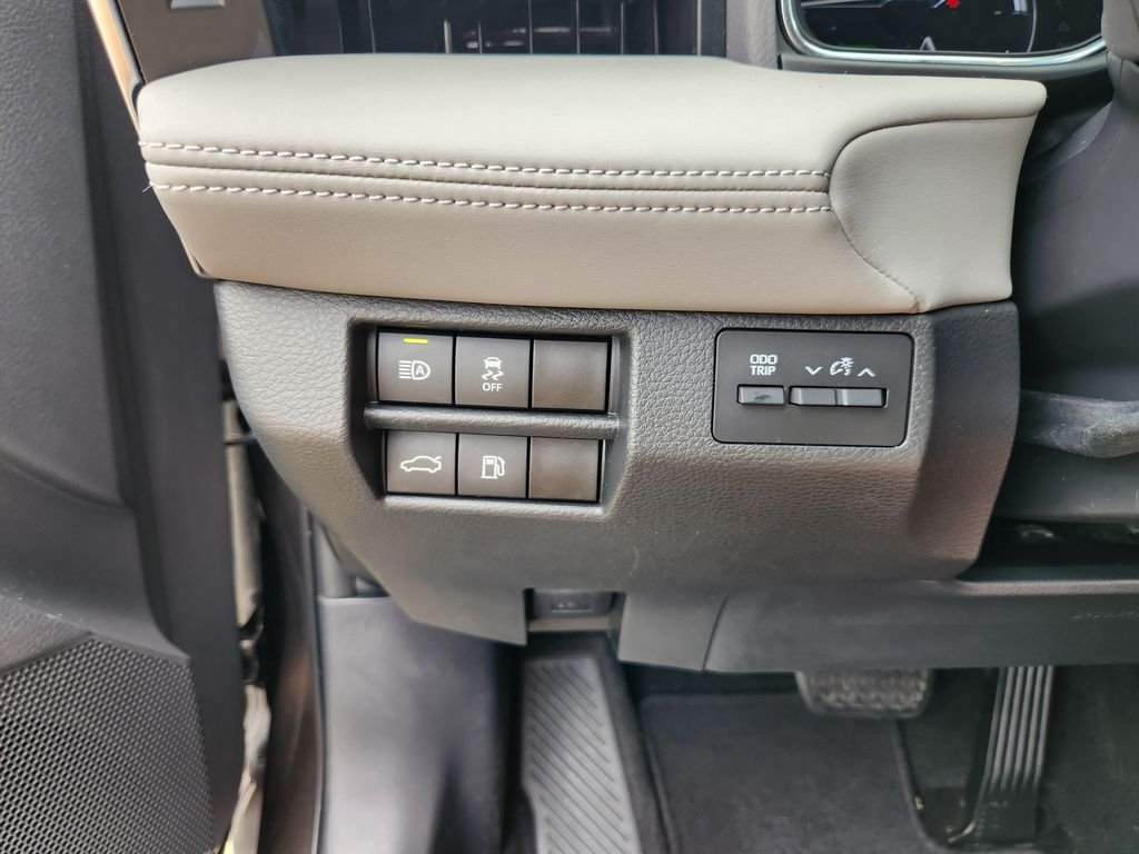 Used 2020 Brownstone Toyota Hybrid XLE image 24