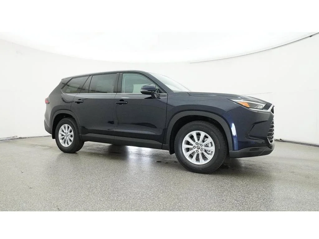 Used 2025  Toyota XLE image 34