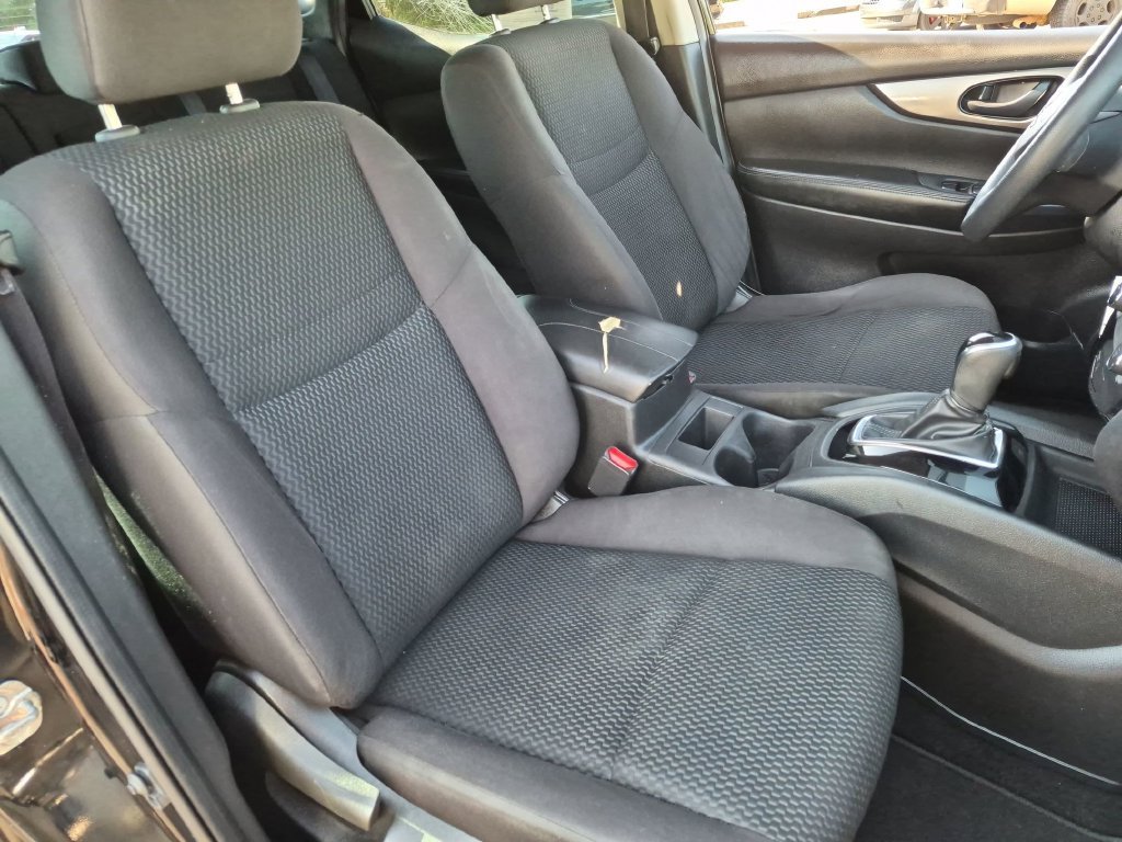 Used 2019 Black Nissan S image 33