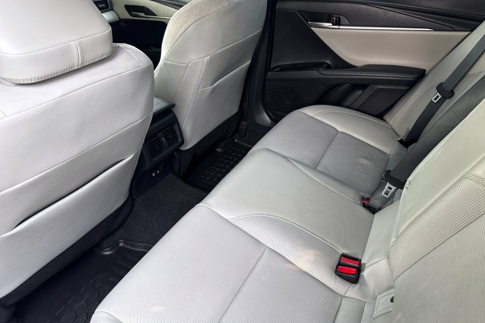 Used 2025 Beige Toyota XLE image 11