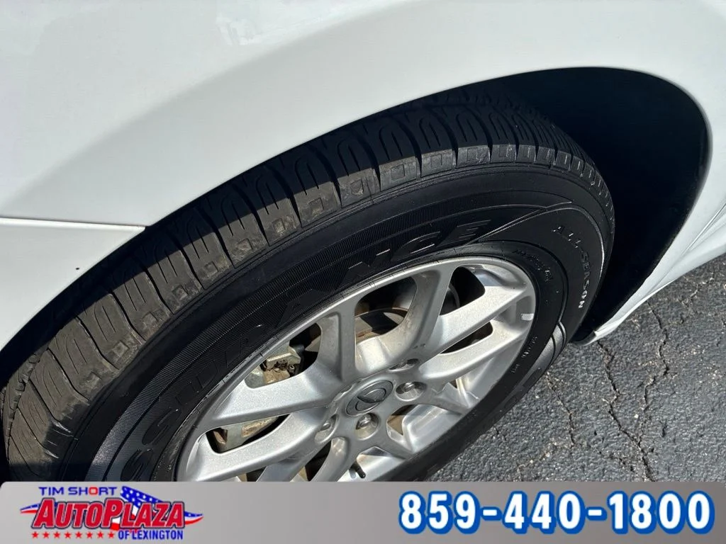 Used 2025 White Chrysler Select image 9