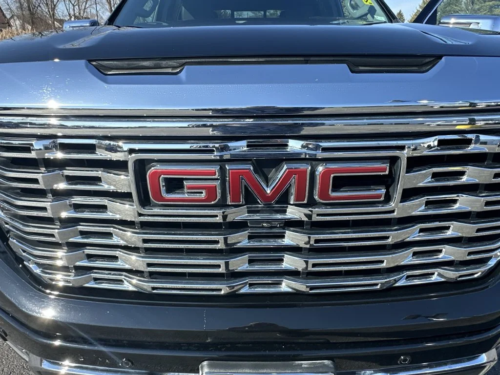 Used 2022 Black GMC Denali image 23