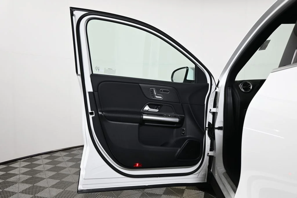 New 2026 White Mercedes-Benz GLA 250 image 23