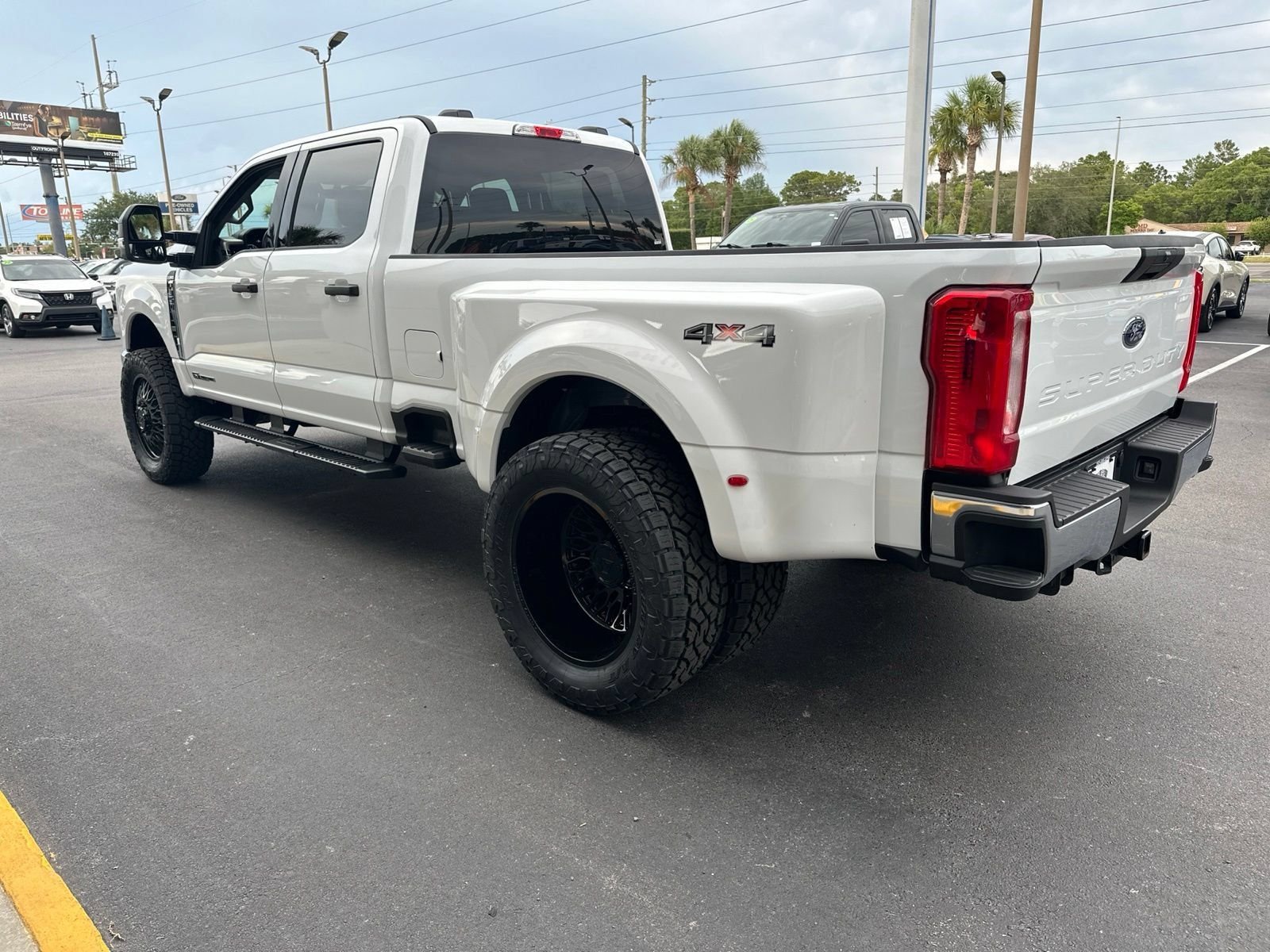 Used 2026 Oxford White Ford XLT image 5